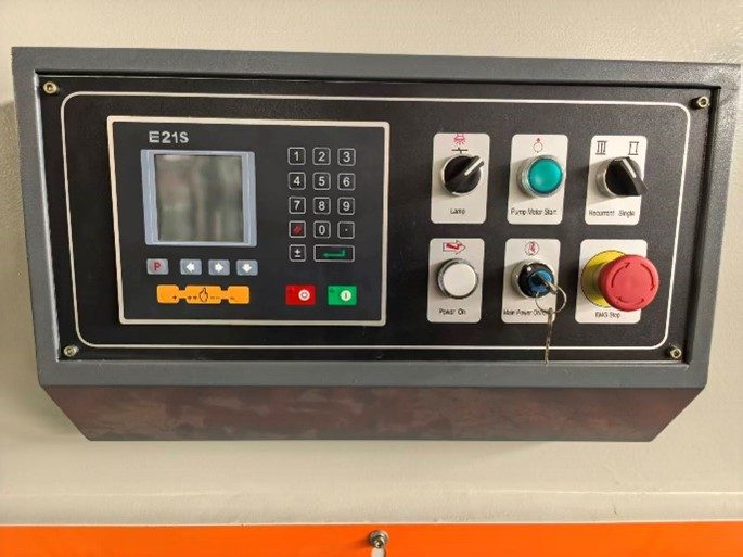 Гидравлическая гильотина Metal Master HCJ 2580 SE