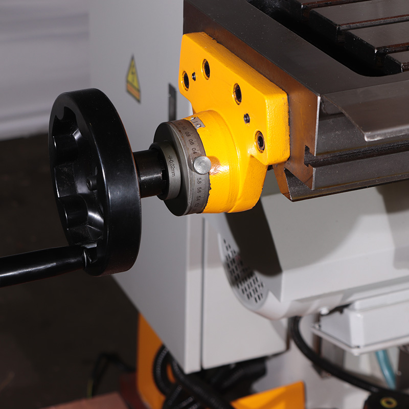 Универсальный фрезерный станок с УЦИ Proma FVX-125W Универсальный фрезерный станок с УЦИ Proma FVX-125W