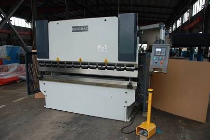 Листогибочный пресс гидравлический с ЧПУ IronMac HPB-К 40/2500 Листогибочный пресс гидравлический с ЧПУ IronMac HPB-К 40/2500
