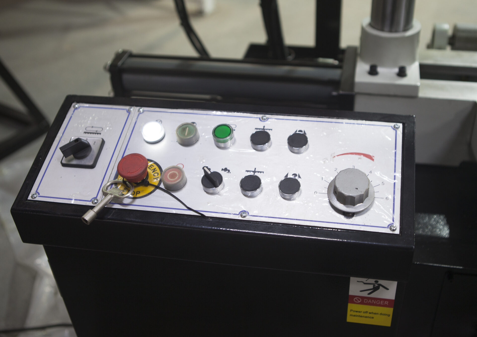 Станок ленточнопильный полуавтоматический Stalex TGK-4235 Станок ленточнопильный полуавтоматический Stalex TGK-4235