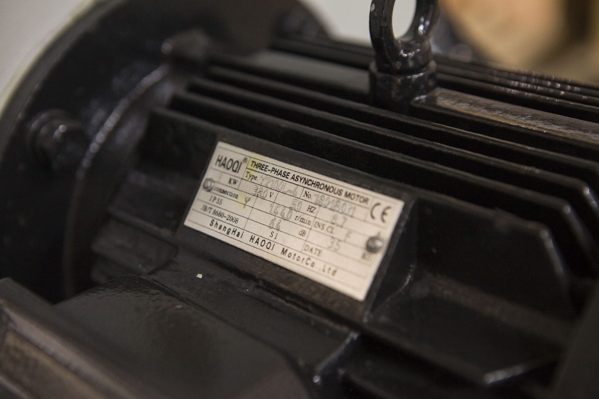 Широкоуниверсальный фрезерный станок Stalex MUF150 Servo