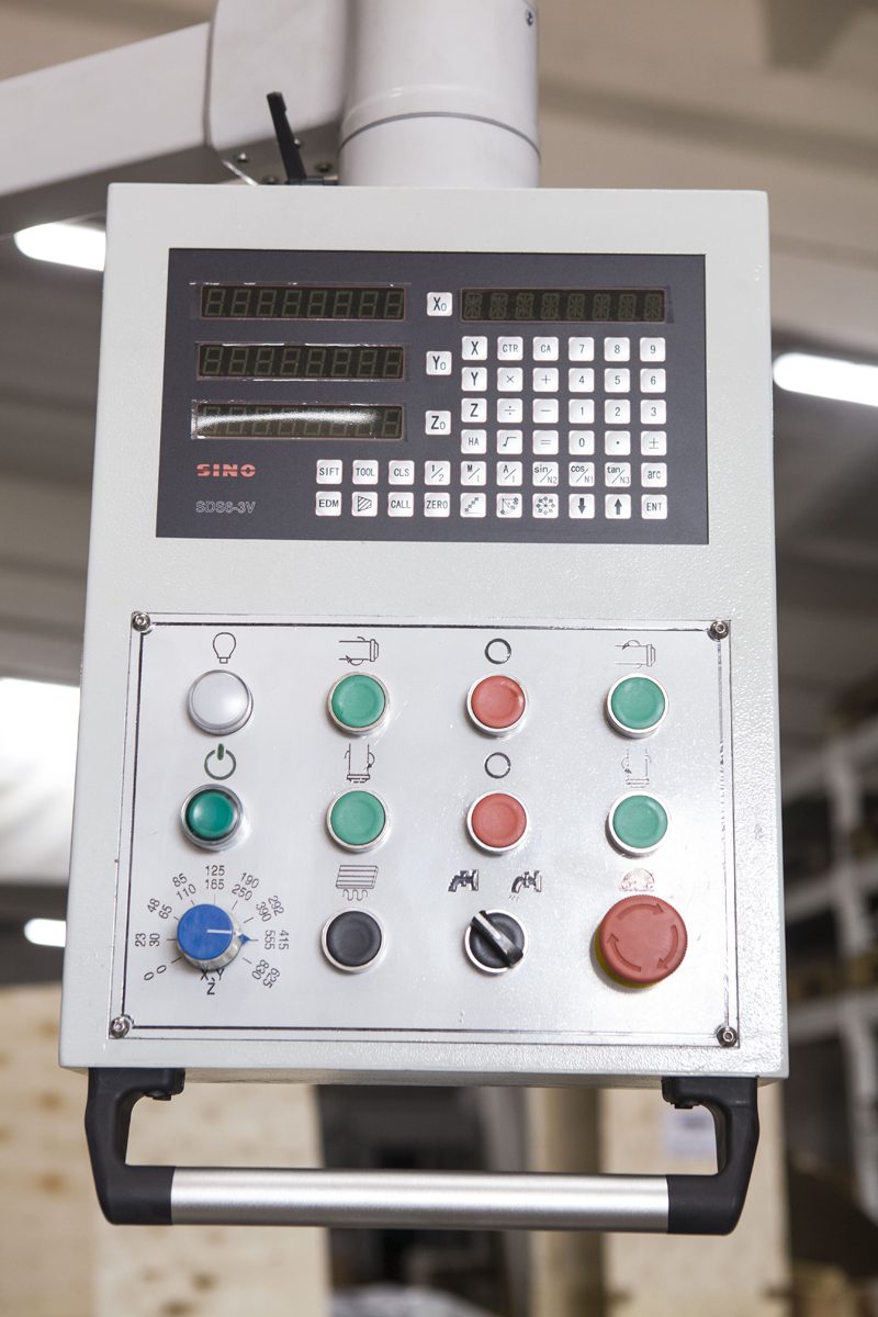 Широкоуниверсальный фрезерный станок Stalex MUF150 Servo