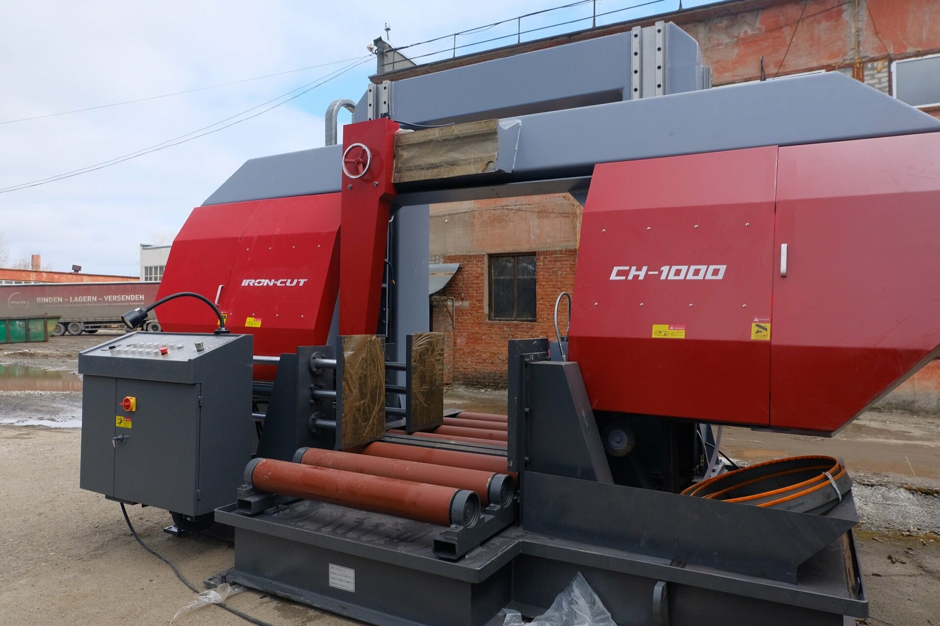 Ленточнопильный станок полуавтоматический Iron-Cut CH-1000