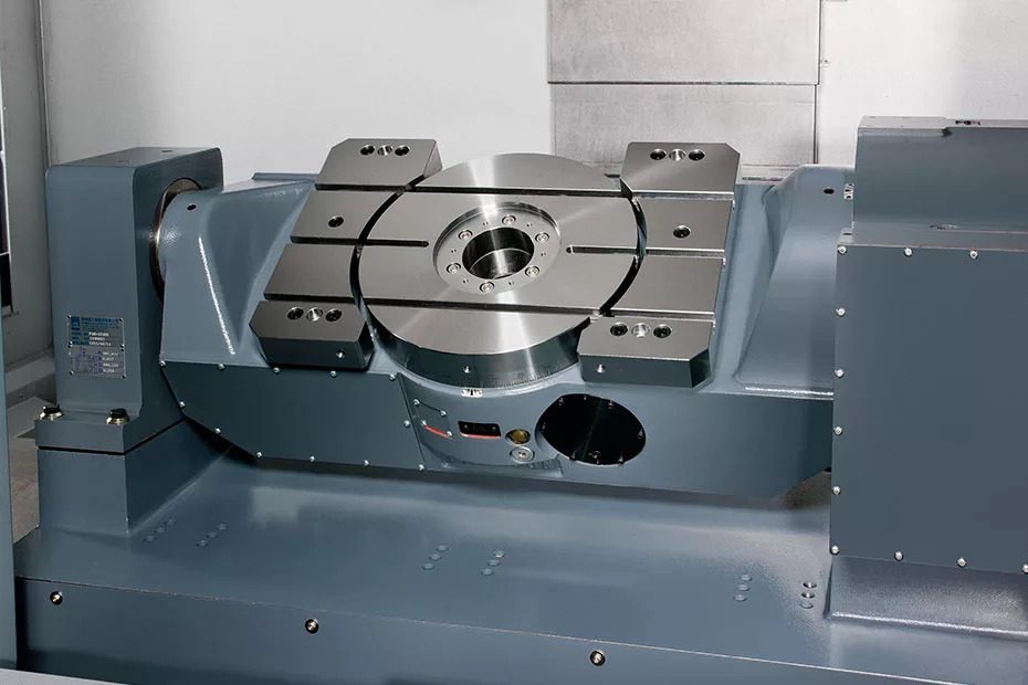 Наклонно-поворотный стол на 3-осевом станке Наклонно-поворотный стол на 3-осевом станке