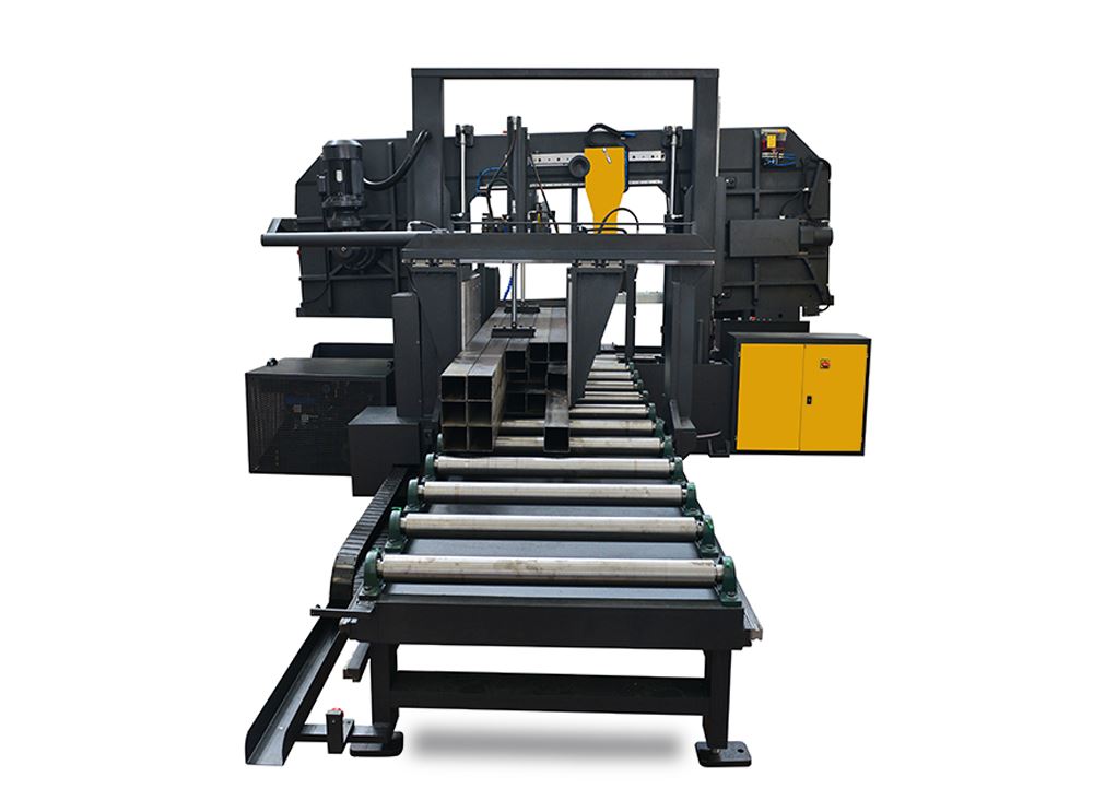 втоматический ленточнопильный станок с подающим рольгангом, ЧПУ-управлением и приёмным столом — полный цикл без участия оператора втоматический ленточнопильный станок с подающим рольгангом, ЧПУ-управлением и приёмным столом — полный цикл без участия оператора