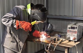 работа сварщика mma