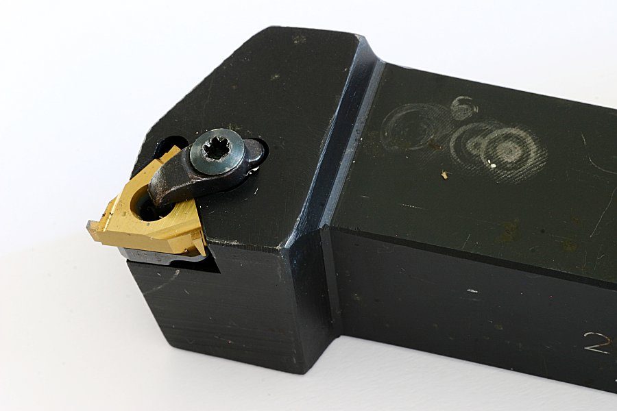 Конструкция сборного токарного резца