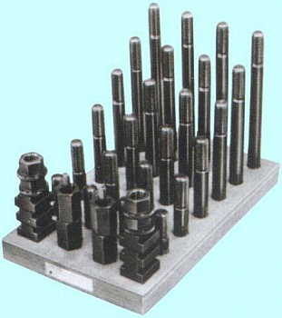 Набор сухарей, гаек и шпилек из 38-ми предметов 15,7 М14х2 на дер. подставке (YT-0606)